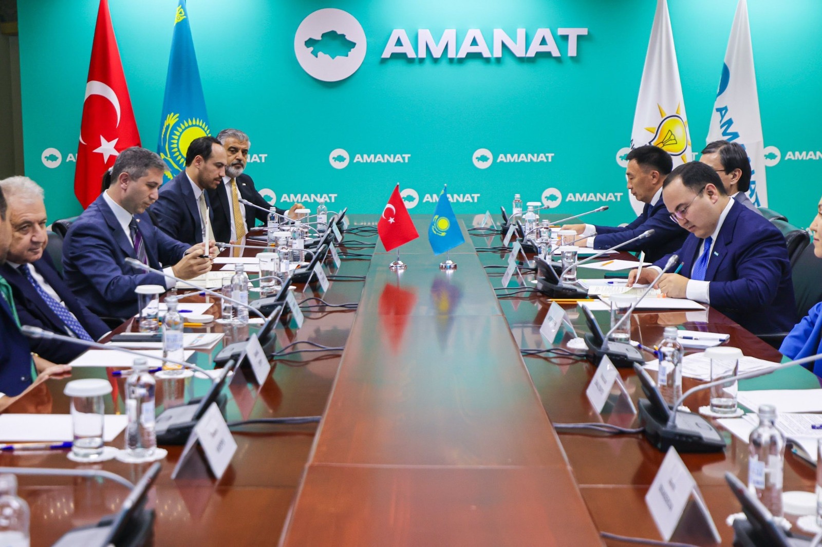 Азғындықты партия комитеті айыптады